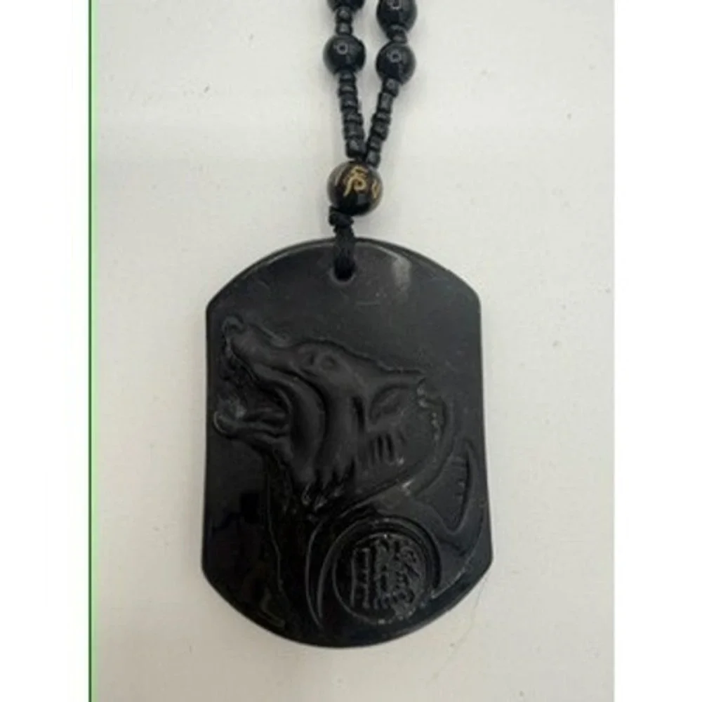 Unbranded Wolf Pendant Necklace Unisex OS Black Excellent Carved Beaded Dog Tag